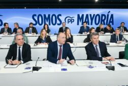 feijoo pide calma al pp y aznar dice que no presentaria una mocion