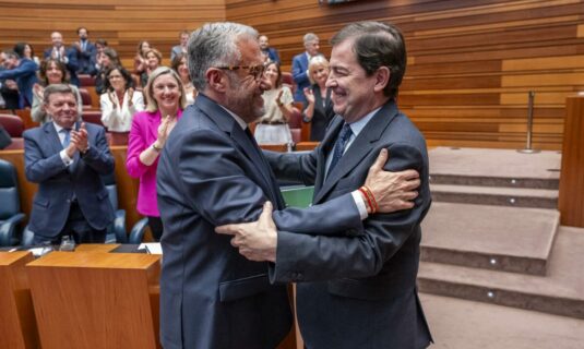 feijoo felicita a manueco por lograr por tercera vez consecutiva la presidencia de castilla y leon