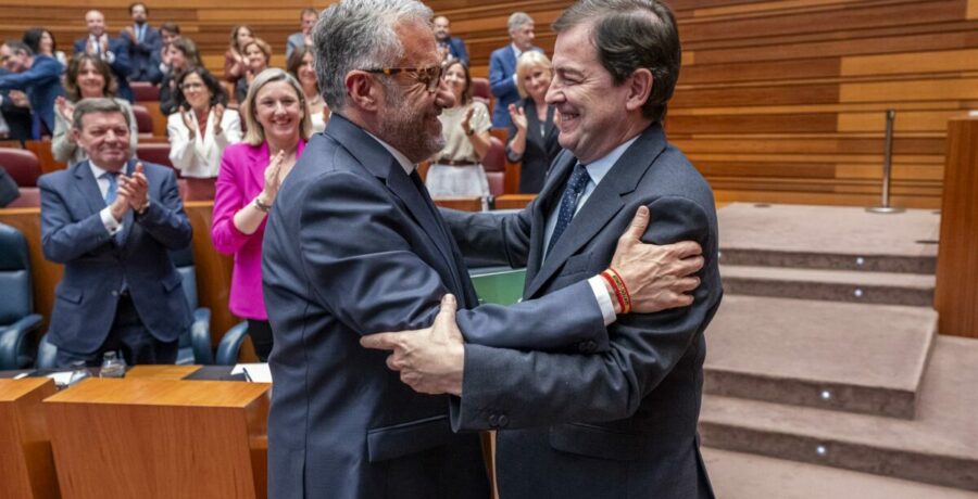 feijoo felicita a manueco por lograr por tercera vez consecutiva la presidencia de castilla y leon