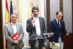 psoe y sumar pactan desbloquear la ley que despenaliza ofensas religiosas y a la corona congelada desde 2023
