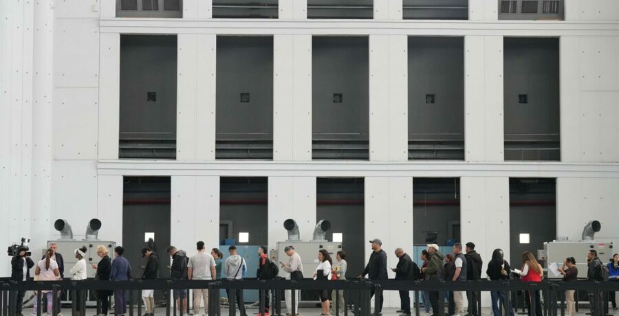 el supremo propone llevar al tjue la regularizacion de migrantes por posible colision con la normativa europea
