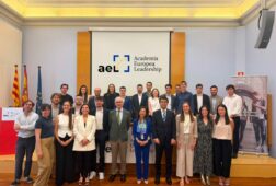 robles dice que hacen falta lideres jovenes para que europa sea una pieza importante