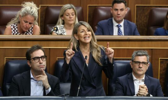 la oposicion acusa a yolanda diaz de silencio complice con la corrupcion del psoe