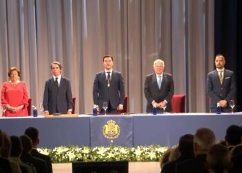 Aznar advierte de que “la continuidad nacional” está “en riesgo” y pide deducir lecciones de la historia