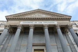 las cortes y el gobierno estudian ya los actos por los 50 anos de las elecciones del 1977 y la constitucion de 1978