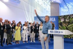 feijoo pide convertir municipios en fortines contra el saqueo socialista