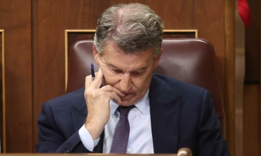 el psoe presenta una iniciativa en el congreso para obligar a feijoo a declarar como se paga su vivienda