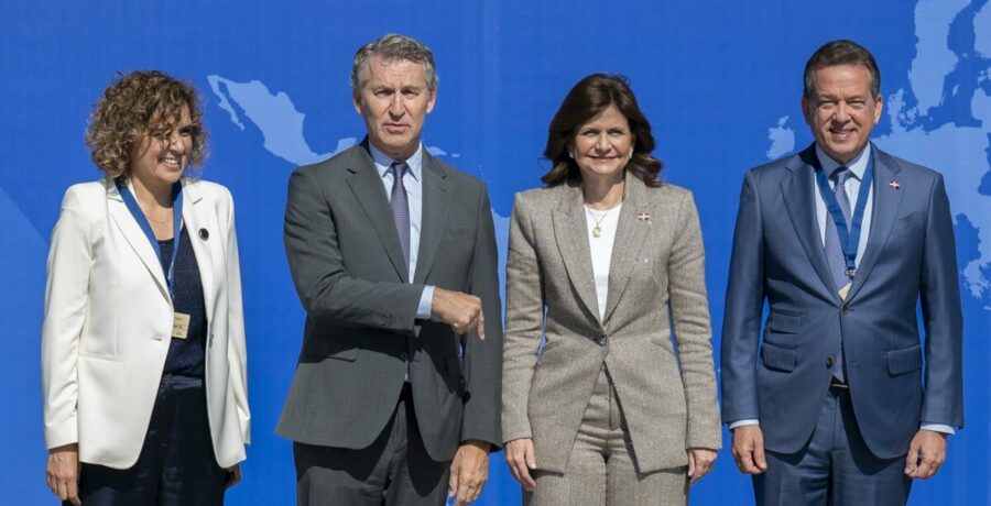 feijoo retrata a sanchez como un presidente autoritario y acusa al gobierno de agredir la democracia espanola