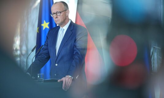 merz exige proteger las fronteras de la ue y pide que espana devuelva a los migrantes llegados a ceuta