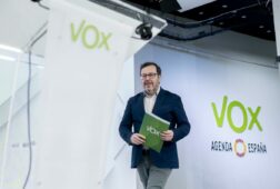 vox avanza que tendra cargos en organismos andaluces como canal sur pero aun negocia con el pp