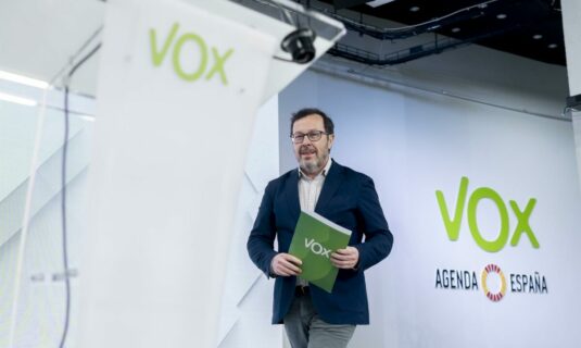 vox avanza que tendra cargos en organismos andaluces como canal sur pero aun negocia con el pp