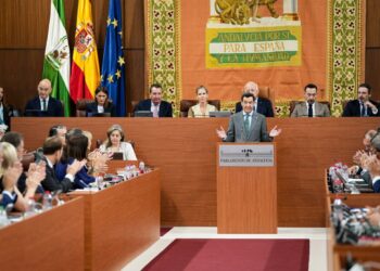 Moreno lamenta el ‘no’ de Vox en primera votación y promete “máximo esfuerzo” para lograr su apoyo el jueves