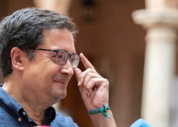 Óscar López se batirá con Ayuso en 2027 tras no conseguir su rival en primarias los avales mínimos