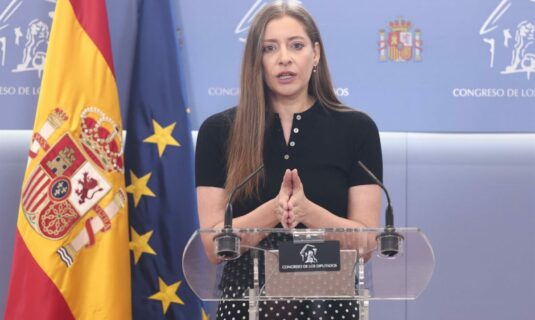 el pp acusa a zapatero de tomar el pelo a los espanoles al no aclarar las dudas sobre plus ultra y las joyas