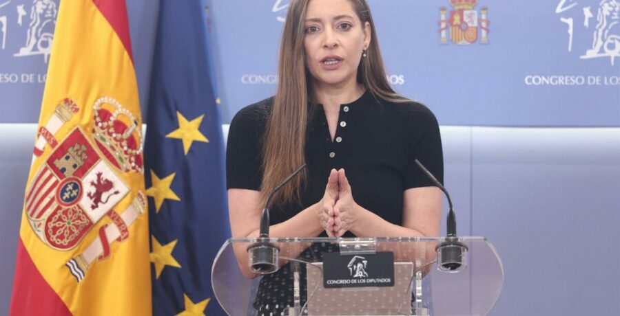el pp acusa a zapatero de tomar el pelo a los espanoles al no aclarar las dudas sobre plus ultra y las joyas