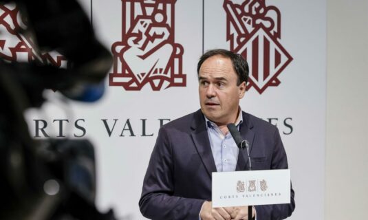 llorca defiende que los presupuestos dan estabilidad y niega que prioridad nacional sea distinguir por color de piel