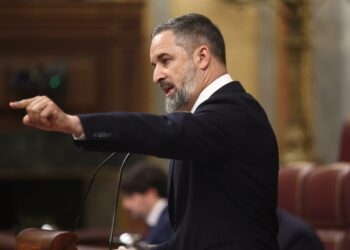 Abascal pregunta a Sánchez si no le da vergüenza aguantar y le pide elecciones limpias porque supone que las “alterará”