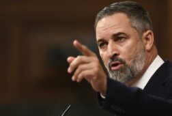 abascal vincula los desastres repetidos en espana con la corrupcion y el fanatismo climatico del gobierno