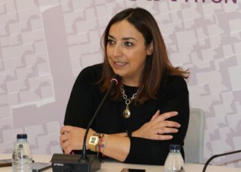 La alcaldesa de Palencia no entiende que el Comité Federal del PSOE se resista a ver que “el rey va desnudo”