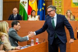 el pp y vox cierran un acuerdo de gobierno en andalucia que moreno y gavira firmaran antes de la segunda votacion