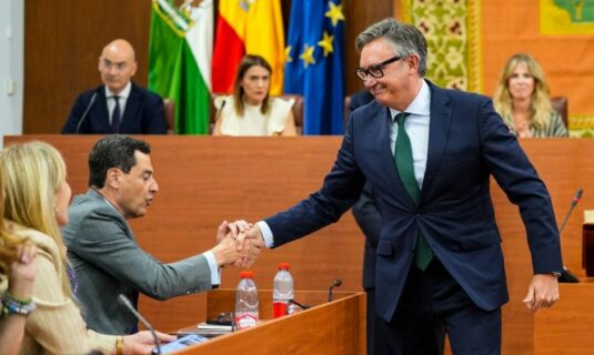 el pp y vox cierran un acuerdo de gobierno en andalucia que moreno y gavira firmaran antes de la segunda votacion