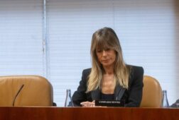 el juez autoriza a begona gomez a viajar a la graduacion de su hija en londres pero no a la otan en turquia