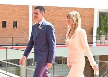 La Audiencia de Madrid corrige a Peinado y devuelve el pasaporte a Begoña Gómez pero mantiene el juicio con jurado