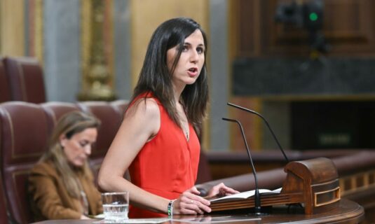 podemos insiste a sanchez y le pide aclarar si ha comprometido mas gasto militar en la cumbre de la otan