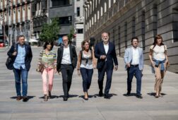 junts tambien exige explicaciones sobre la ley de nietos y reclama datos sobre la regularizacion de inmigrantes
