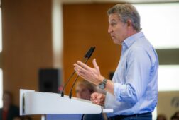 feijoo alerta del enorme coste reputacional para espana de que la ue y otan conozcan la retirada de pasaporte de gomez