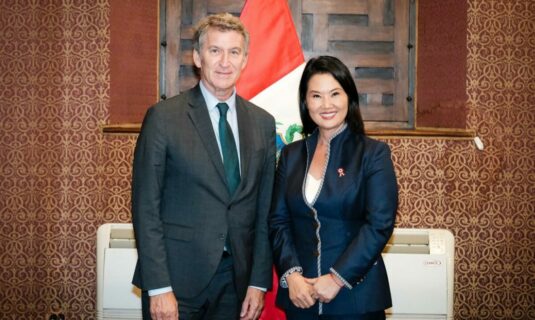 feijoo se encuentra con keiko fujimori en la vispera de su toma de posesion como presidenta de peru