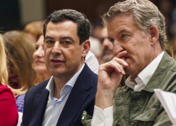 Feijóo y Vox dan casi por cerrado el acuerdo político en Andalucía que incluye la prioridad nacional