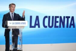 feijoo activa la cuenta atras para echar a sanchez merece un castigo electoral por ser una desgracia para el pais