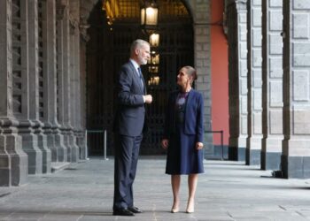 Felipe VI y Sheinbaum mantienen un encuentro en México con el que escenifican el acercamiento entre países