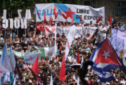 ponton erige al bng como la esperanza para galicia en una multitudinaria manifestacion hay un cambio en marcha imparable