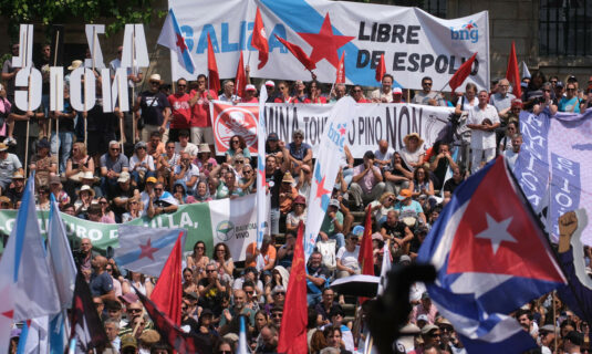 ponton erige al bng como la esperanza para galicia en una multitudinaria manifestacion hay un cambio en marcha imparable