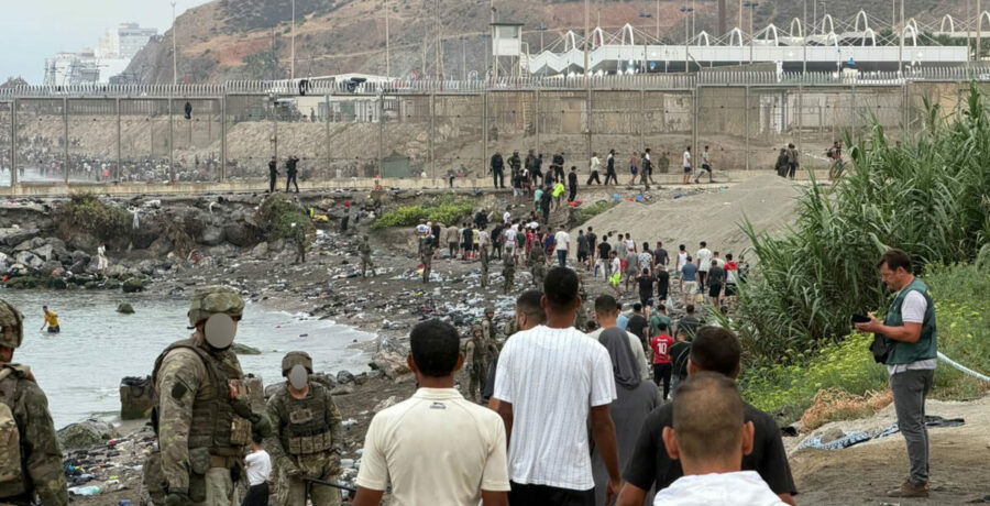 italia cierra la frontera maritima y aerea con espana en pleno choque por la crisis migratoria