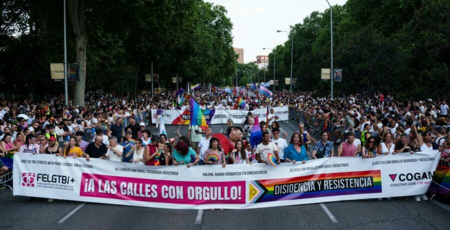izquierda y derecha cruzan acusaciones en el orgullo por los derechos lgtbiq y la ley trans