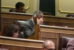 ortega smith afirma que se mantendra coherente en el grupo mixto del congreso y lamenta que vox le haya silenciado