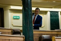 ortega smith abandona el grupo parlamentario de vox en el congreso y arremete contra el liderazgo de abascal
