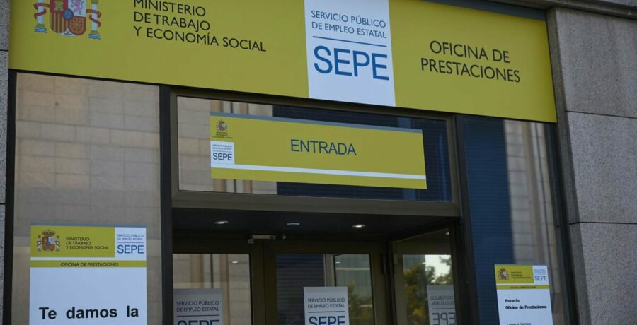 la ocupacion sube a maximos historicos y el paro baja en 213 300 personas