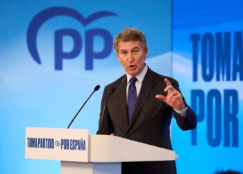 Feijóo plantea que las bajas laborales no mantengan el salario íntegro y promete reformar el sistema