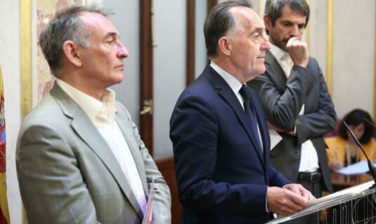 el pp y vox trataran manana de que el congreso frene la despenalizacion de las injurias a la corona