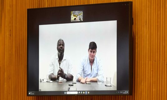el congreso acuerda castigar con un mes sin acreditacion de periodista a quienes interrumpan ruedas de prensa