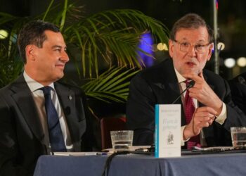 Rajoy arropa a Moreno en su toma de posesión y destaca que es un “referente de sensatez”