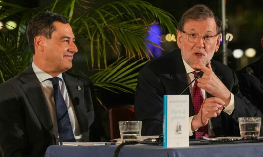rajoy arropa a moreno en su toma de posesion y destaca que es un referente de sensatez