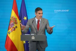 sanchez reitera su respaldo a zapatero y muestra absoluta tranquilidad con el rescate de plus ultra