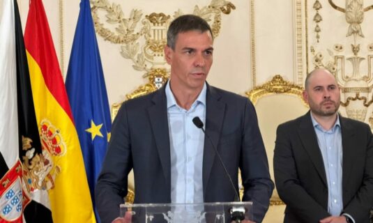 sanchez anuncia instalacion de boyas en el espigon de ceuta y espera la devolucion cuanto antes de los migrantes