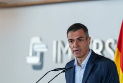 sanchez visitara el lunes la linea de la concepcion con ocasion de la supresion de la verja de gibraltar
