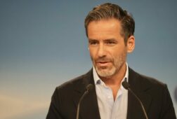 genova no se cierra a un pacto de feijoo con vox no se puede condenar al pp a gobernar solo si tiene mayoria absoluta